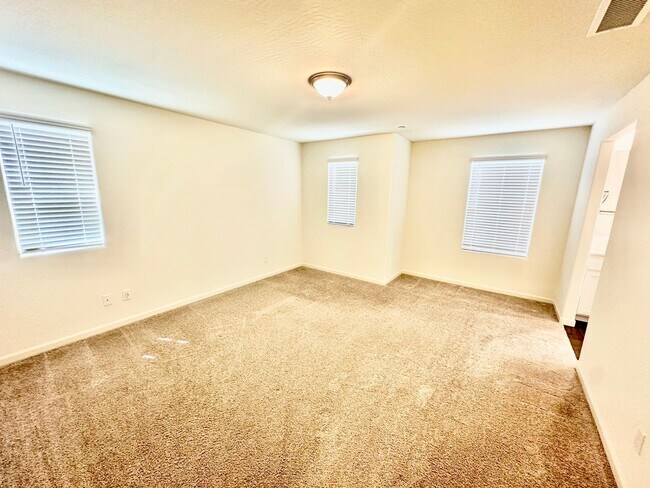 Building Photo - 6319 E Riesling Dr