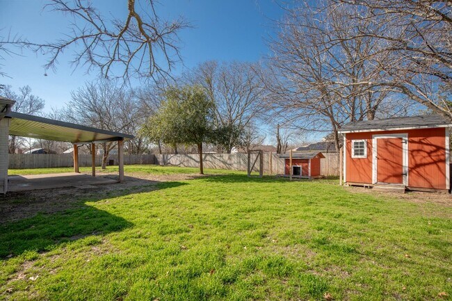 Building Photo - 1512 W Mesa Park Dr