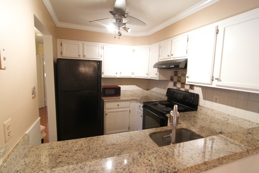 Building Photo - 7718B Lexton Pl