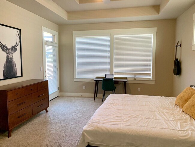 Building Photo - Beautiful 3 Bed/3 Bath Single Level Home i...