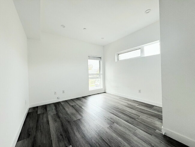 Building Photo - 1260 Leighton Ave