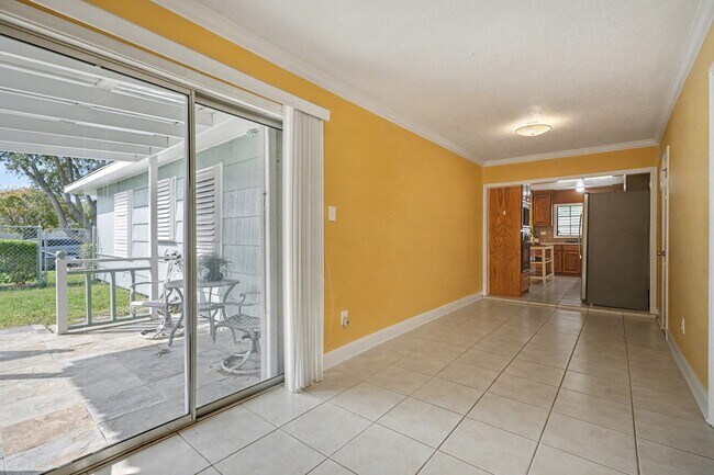 Building Photo - 130 San Fernando Dr