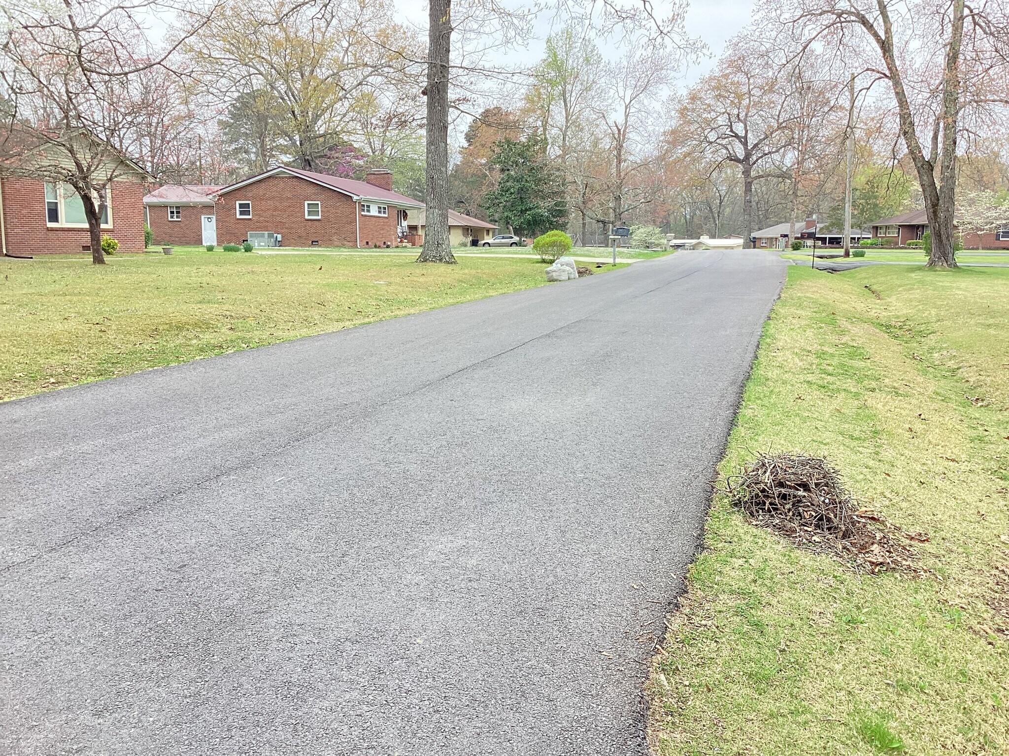 Building Photo - 404 Edgewood Dr