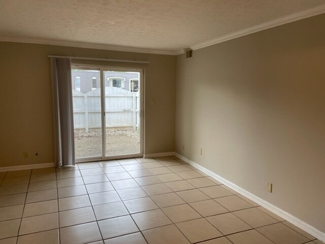 Building Photo - 1122 La Fontenay Ct