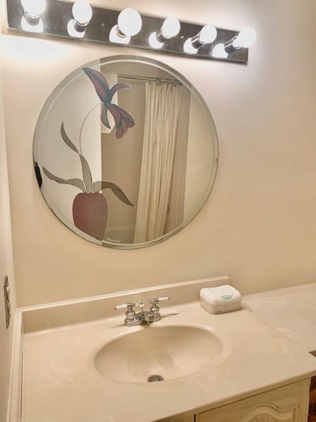 Building Photo - Beautiful home in North Bethesda with atta...