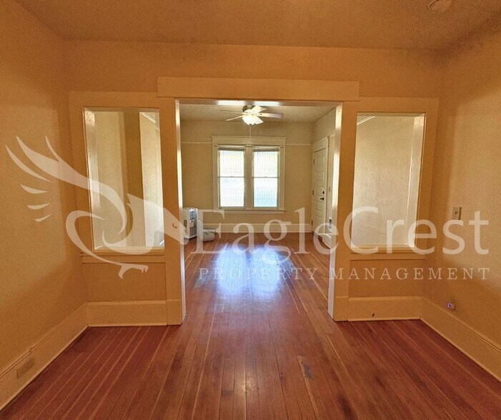 Building Photo - 105NSP