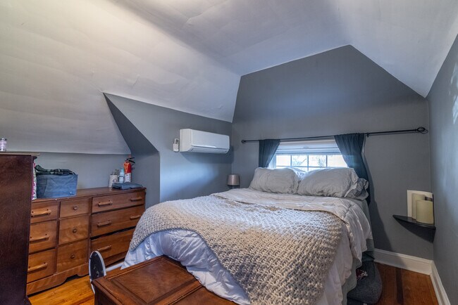 Building Photo - 322 Paxson Ave