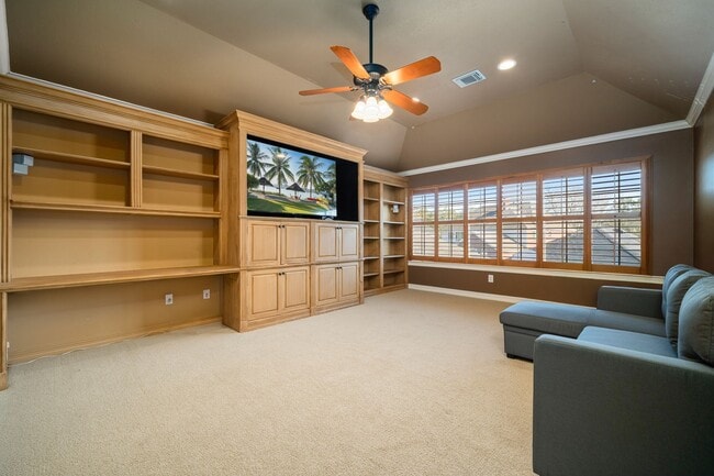 Building Photo - 5007 Cambridge St