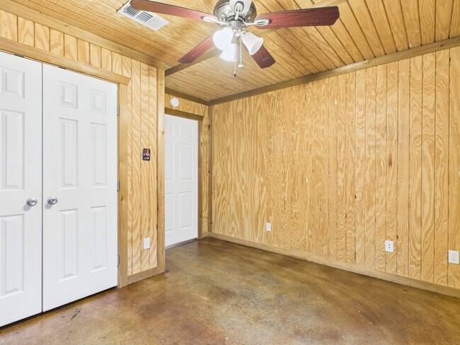 Building Photo - 5822 Leonard Rd