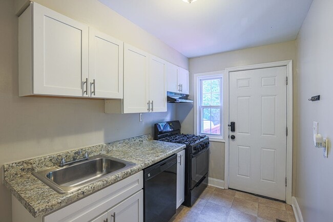 Building Photo - 1154 Elm Rd