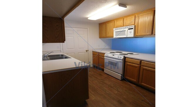 Building Photo - 3010-923-947