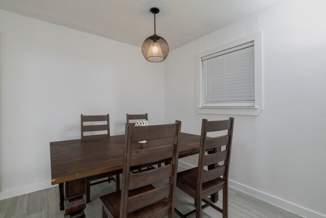 Building Photo - 1704 Kynette Dr