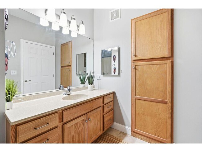 Building Photo - 545 N 1st St