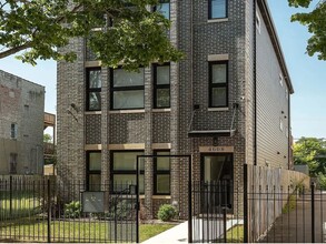 Building Photo - 4608 S Indiana Ave