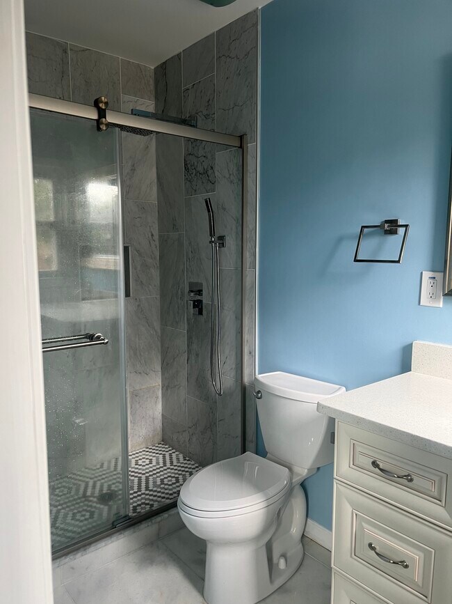 Building Photo - 1371 Stephens Dr NE