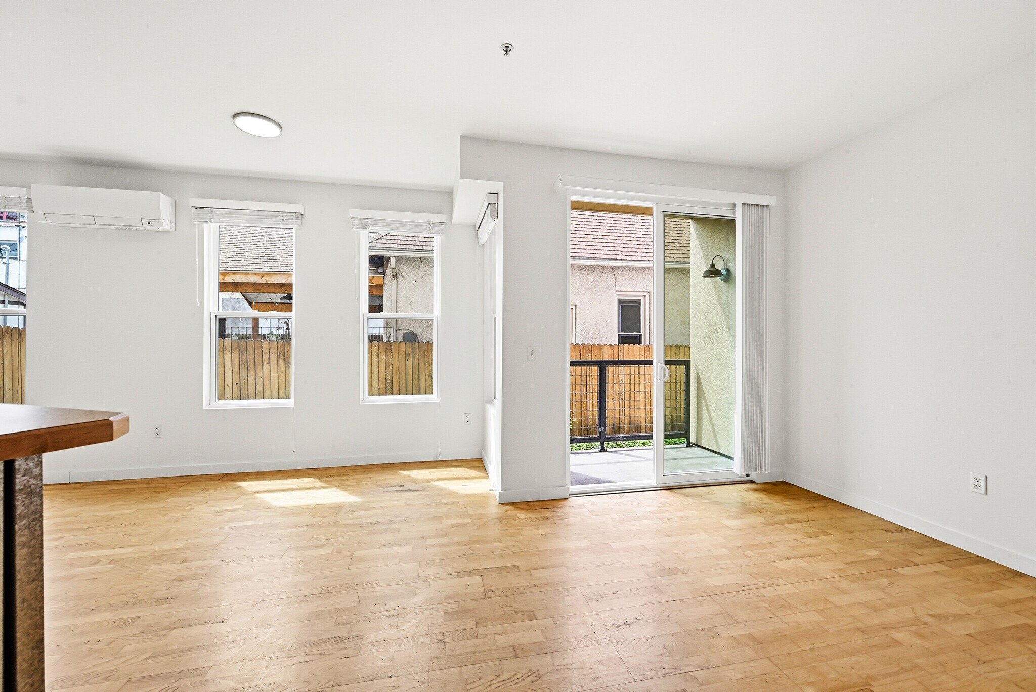 Building Photo - 2422 Tremont Pl