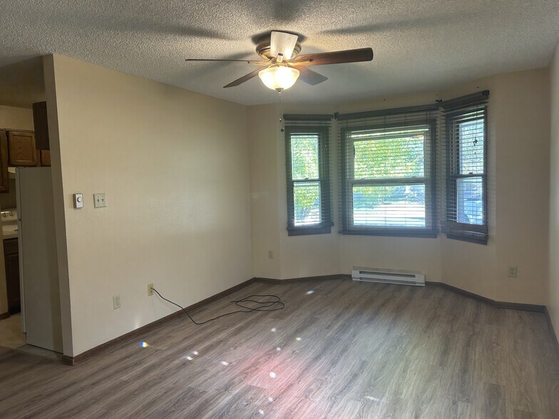 Main Living Room - 1704 Copperville Rd