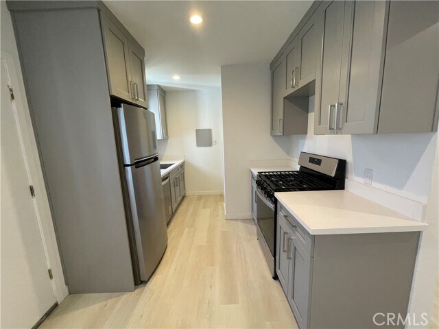 Building Photo - 1152 E 77th St