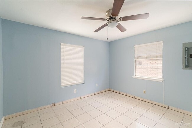 Building Photo - 228 E St John Dr