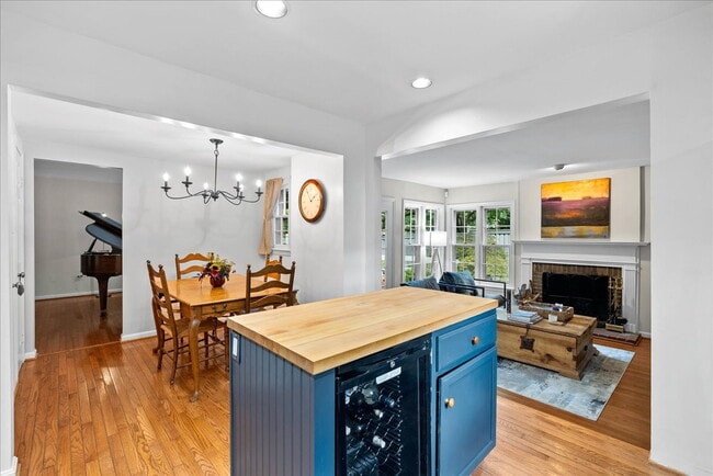 Building Photo - "Luxurious 3-Bed Retreat with Finished Bas...