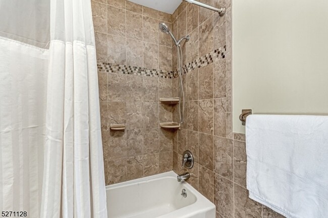 Building Photo - 798 Eves Dr