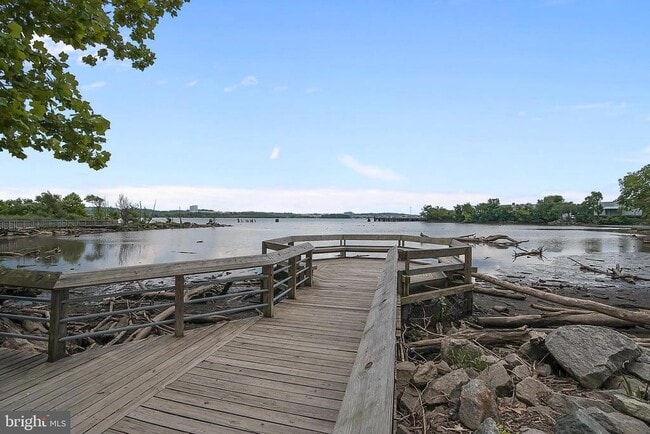 Building Photo - 707 Hawkins Way