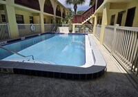 Building Photo - 216 Glenview Blvd