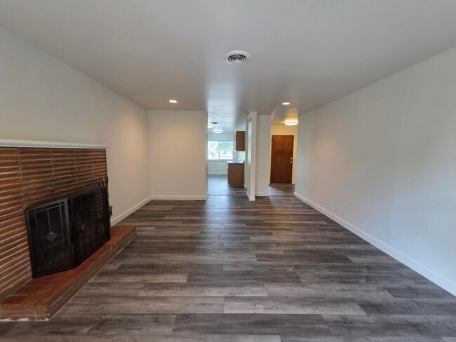 Building Photo - Bowen/Phelps Duplex