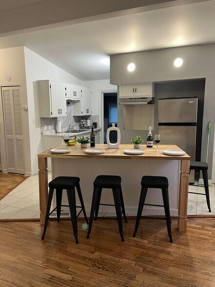 Building Photo - 1832 Gilmartin St