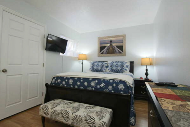 Building Photo - FURNISHED and Priced RIGHT!!! Sports Villa...