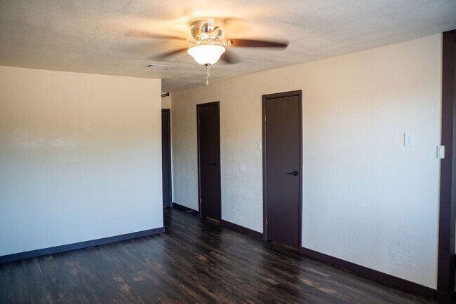 Building Photo - 6482 Alisa Ln