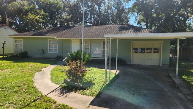 Building Photo - 906 Avenue A