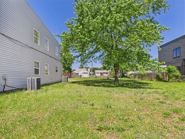 Building Photo - 1610 N 28th St