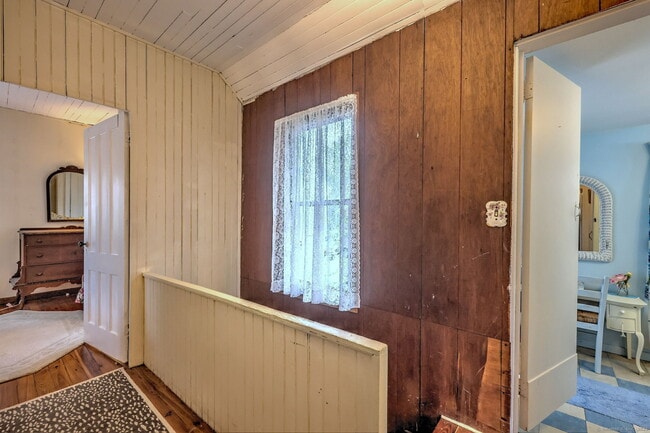 Building Photo - 32 Seaside Ave