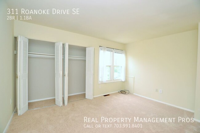 Building Photo - Coming Soon! Charming Townhome For Rent In...