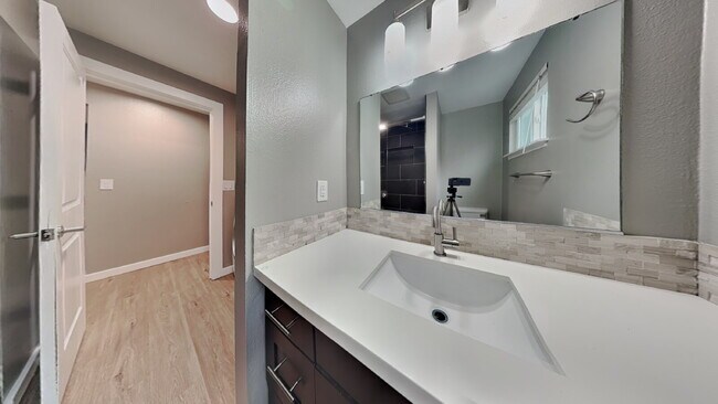 Building Photo - 1105 S Woodlawn St