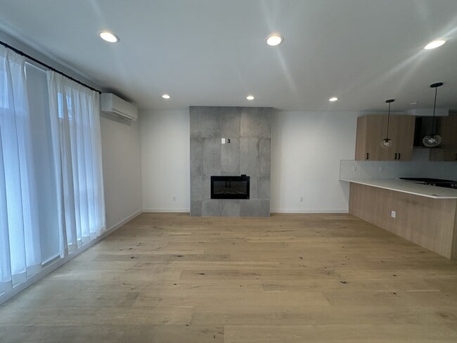 Building Photo - 1550 NW 64th St
