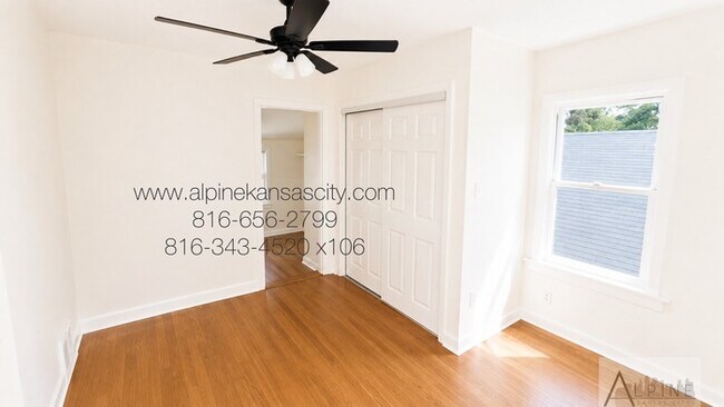 Building Photo - Spacious Home in Oak Park SW