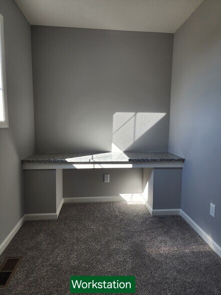 Building Photo - 10229 Goodview Cir S