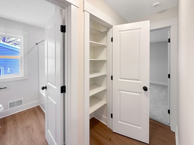 Building Photo - 858 Houseman Ave NE