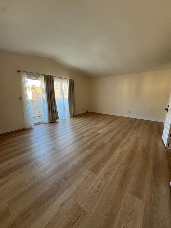 Building Photo - Charming Cul de Sac Home with Spacious Yard and Renovated Interior