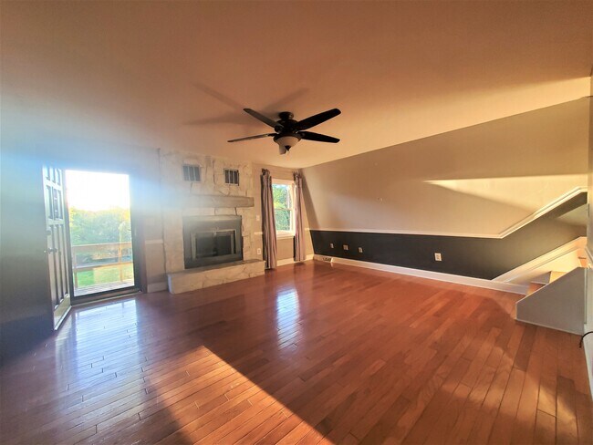 Building Photo - 4704 Great Oaks Dr