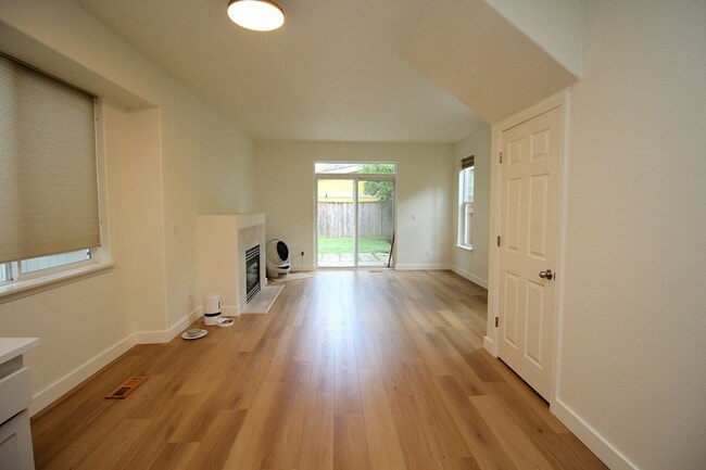 Building Photo - 8522 N Haven Ave