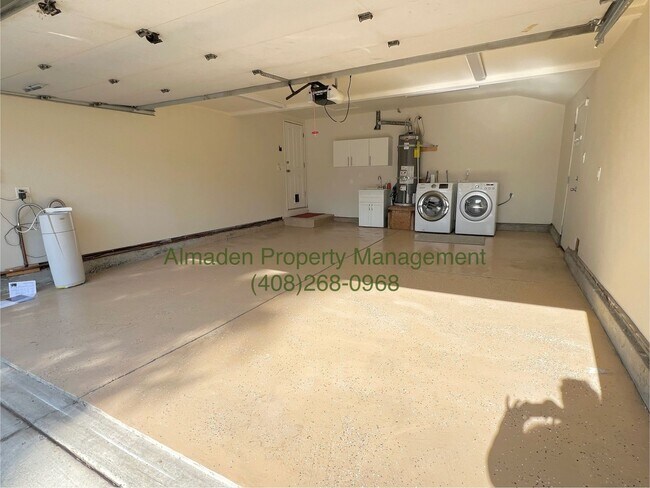 Building Photo - Must See Beautifully Renovated 3BR/2BA Sin...