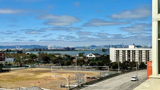 Building Photo - Amazing Morning Sunlight & Views of SF & D...