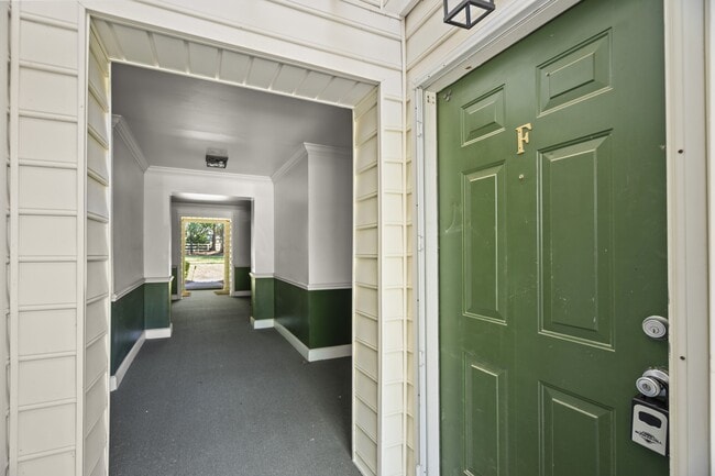 Building Photo - 2113 Sanderling Dr