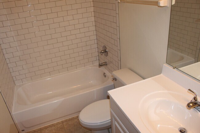 Building Photo - TRENT 566