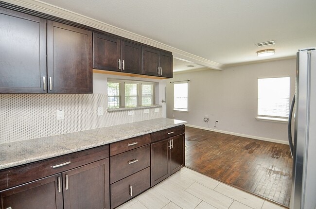 Building Photo - 1028 Caperton St