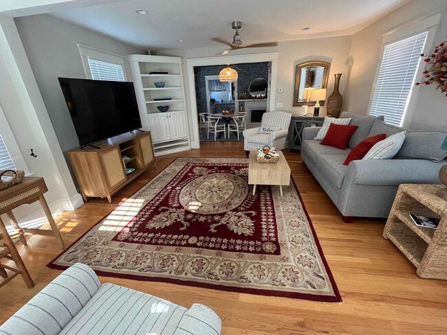 Building Photo - 220 Narragansett Ave