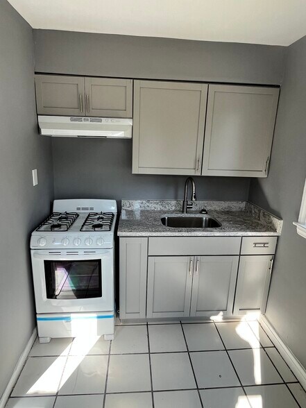 Kitchen - 3001 Lawina Rd